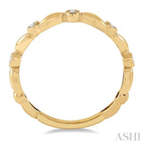 1/20 Ctw Curvy Leaf and Circular Mount Round Cut Diamond Stackable Fashion Band in 14K Yellow Gold