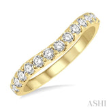 1/2 Ctw Arched Center Round Cut Diamond Wedding Band in 14K Yellow Gold